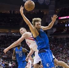 如何评价？CBA杯多人因地板贴纸滑倒引争议：希望引起重视